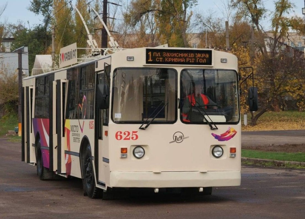 Тролейбус з номером 1 на маршрутному табло